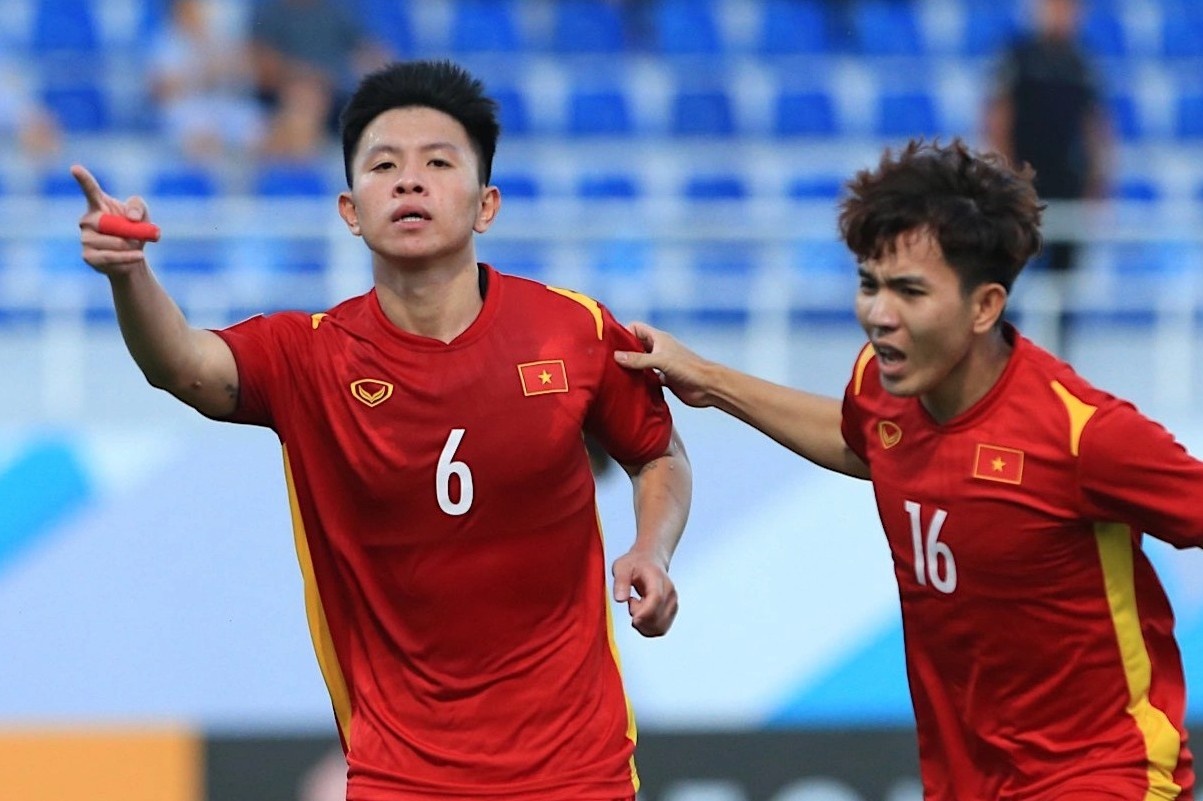 Vu Tien Long bi gay xuong suon hinh anh