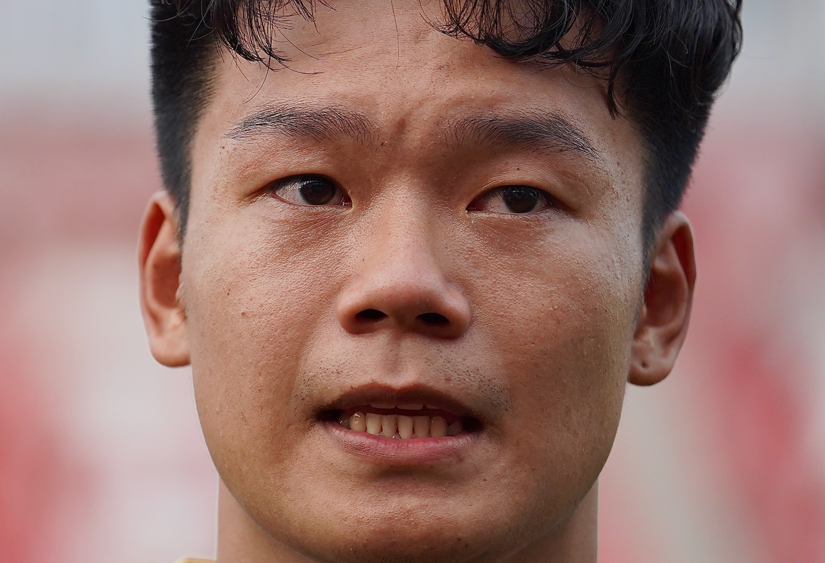 CLB Ha Noi chi 10 ty dong gia han 3 nam voi Thanh Chung hinh anh