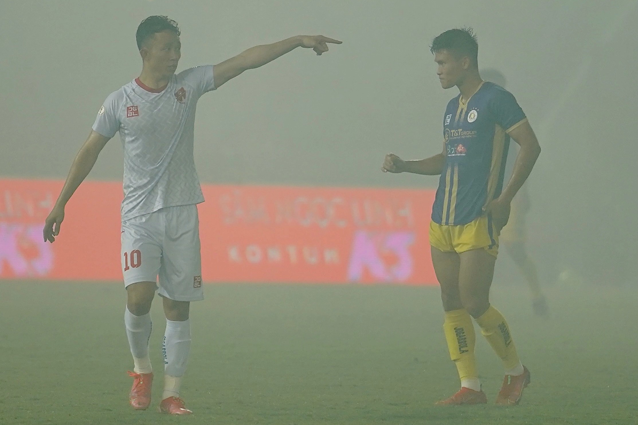 Tran CLB Hai Phong - Ha Noi bi gian doan vi phao sang hinh anh