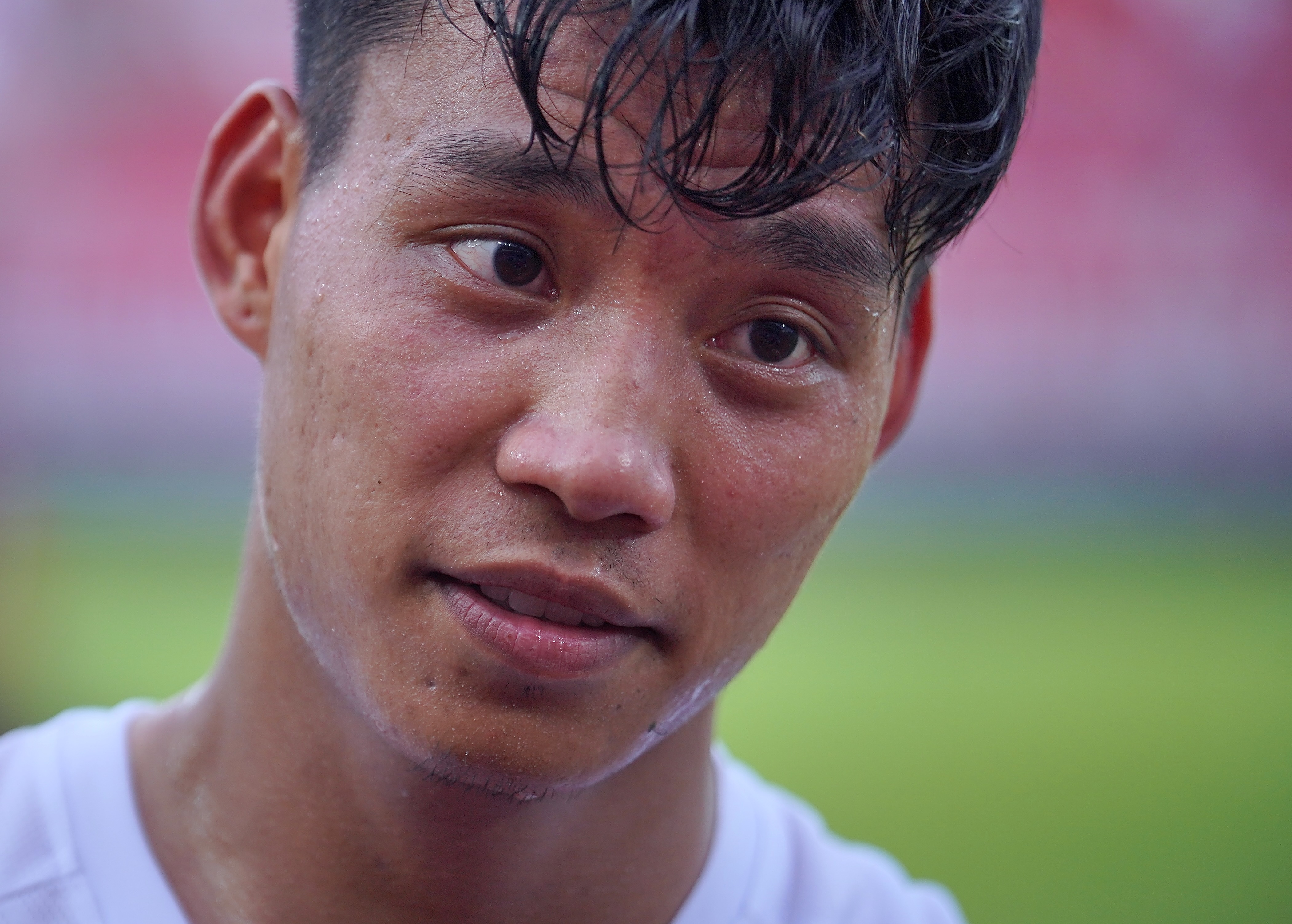 Van Thanh xin loi hinh anh