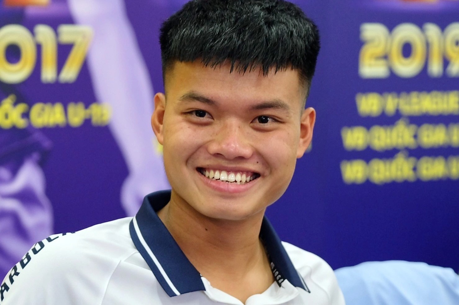 Nguyen Van Tung: 'Toi choi bong rat mau chien' hinh anh