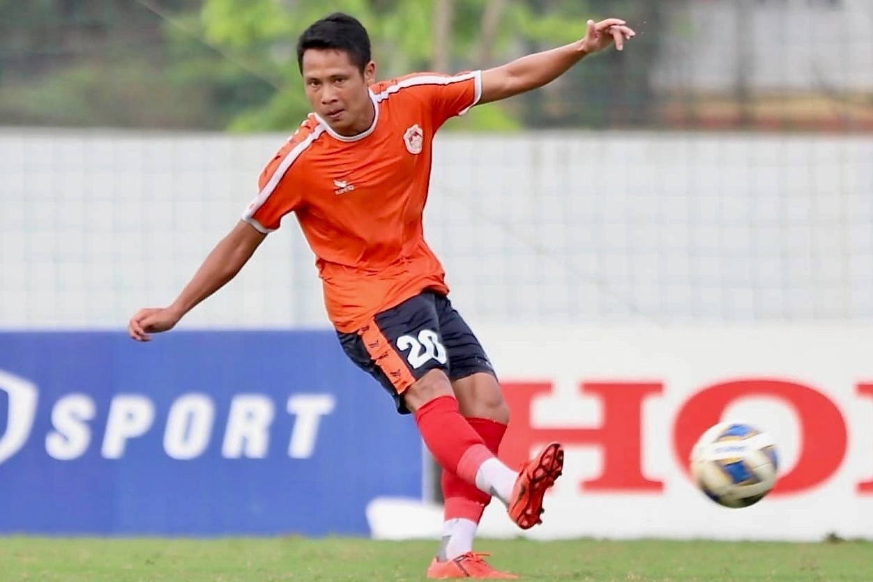 Cau thu Pho Hien co nguy co bi thanh ly vi di da phui hinh anh