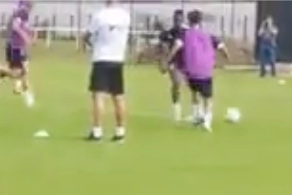 Quang Hai kien tao trong buoi tap thu ba o CLB Pau hinh anh