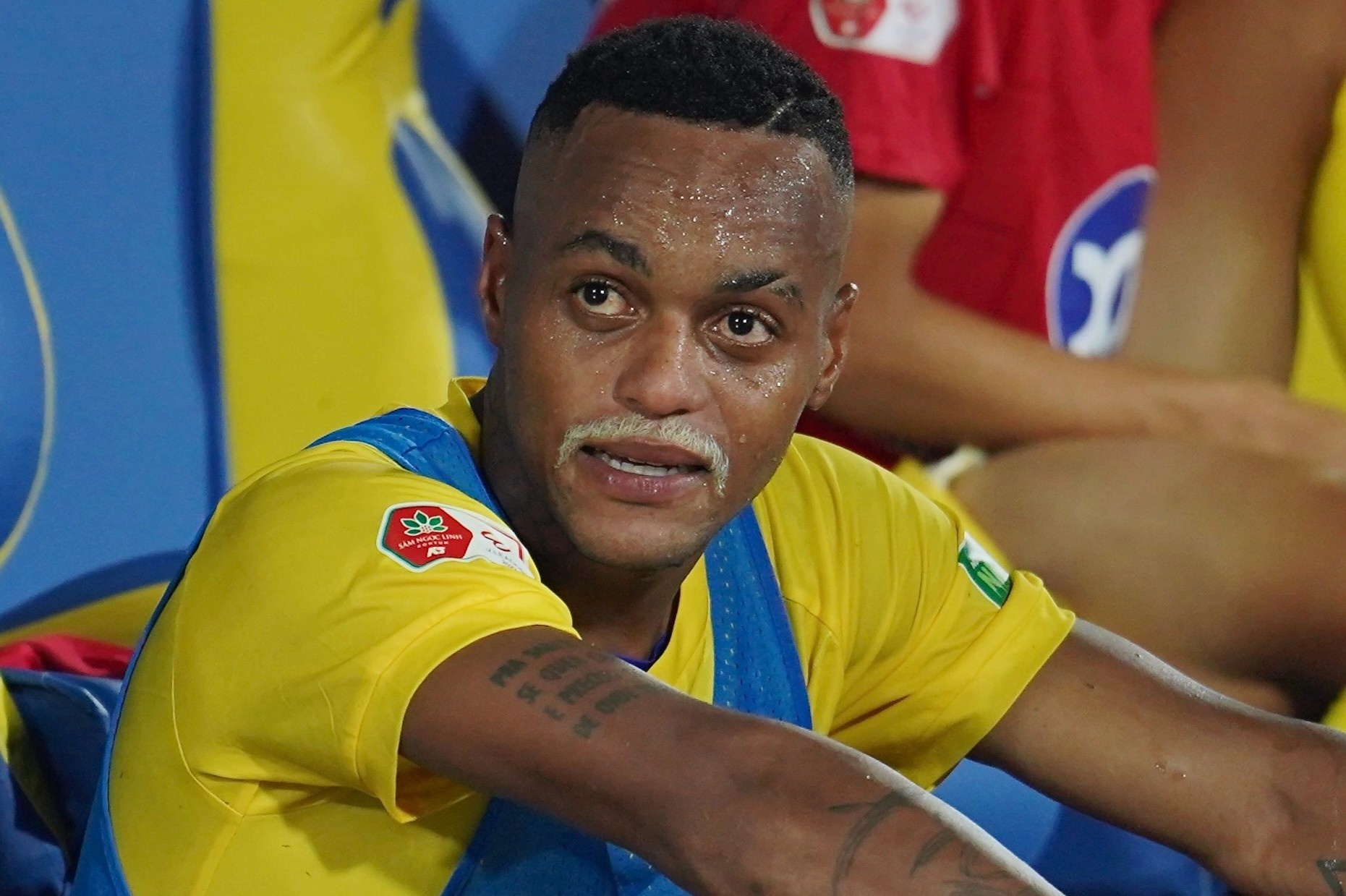 Ngoai binh CLB Nam Dinh hoa toi do trong tran thua Binh Duong hinh anh