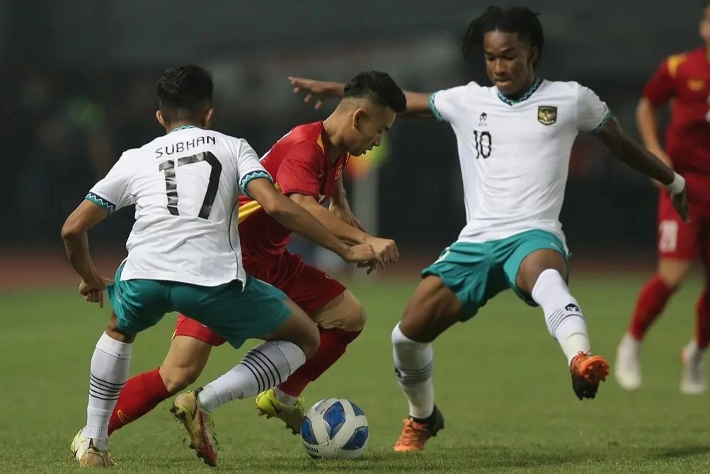 HLV Dinh The Nam: U19 Viet Nam bi tam ly nen chuot rut nhieu hinh anh