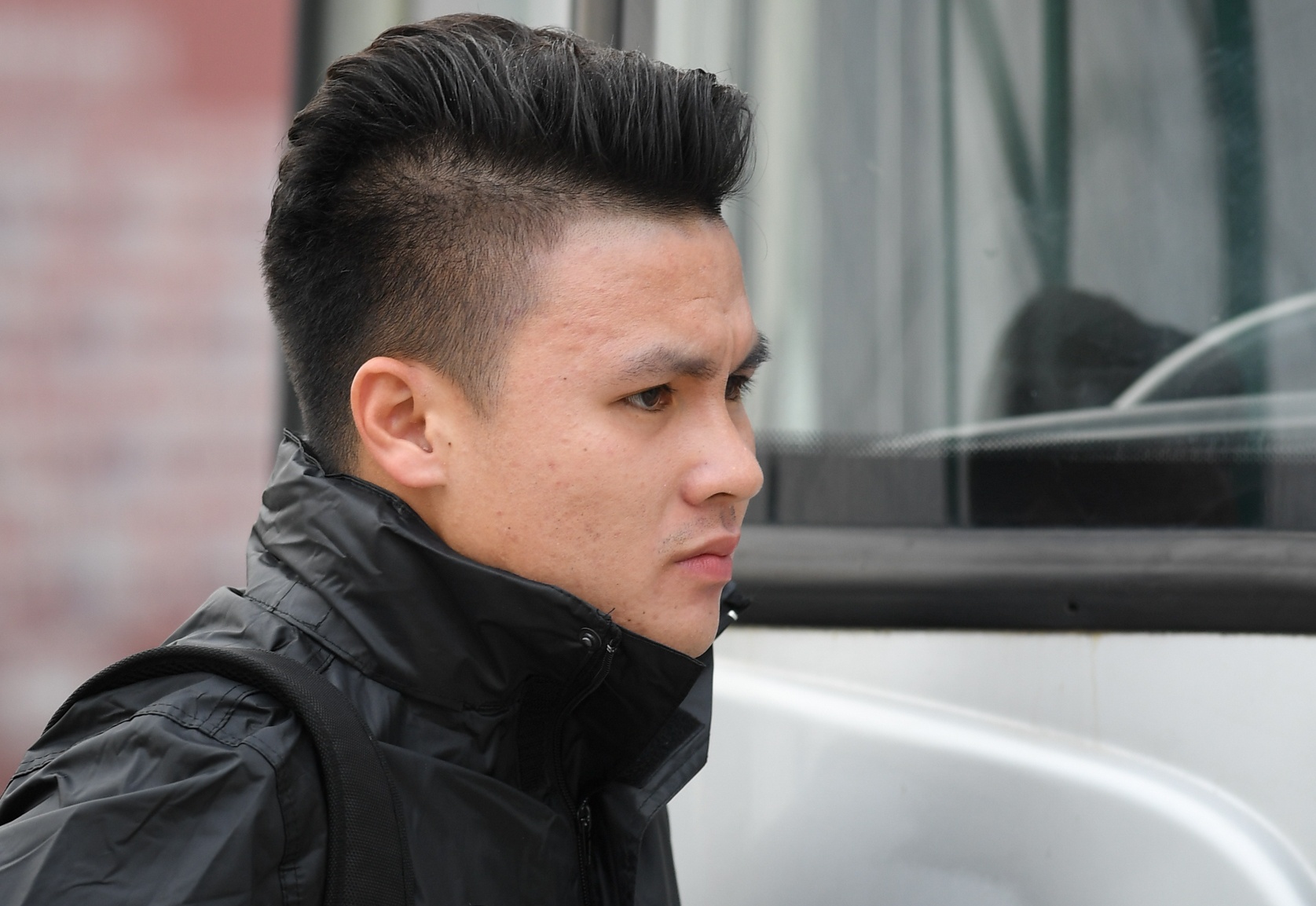 Dai dien Quang Hai het kien nhan voi CLB Pau hinh anh