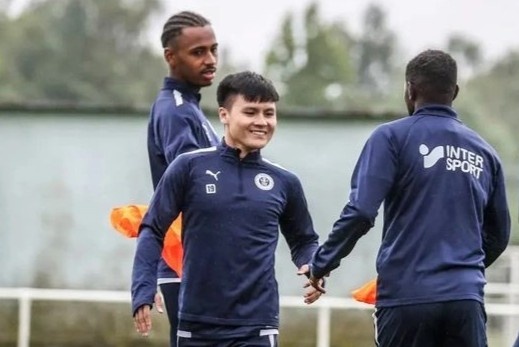 Quang Hai ghi ban trong chien thang 5-0 cua CLB Pau hinh anh