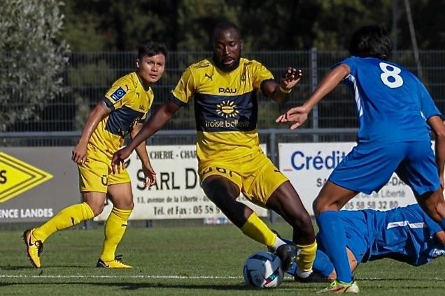 Hinh anh cua Quang Hai trong tran dau da chinh tai Pau hinh anh