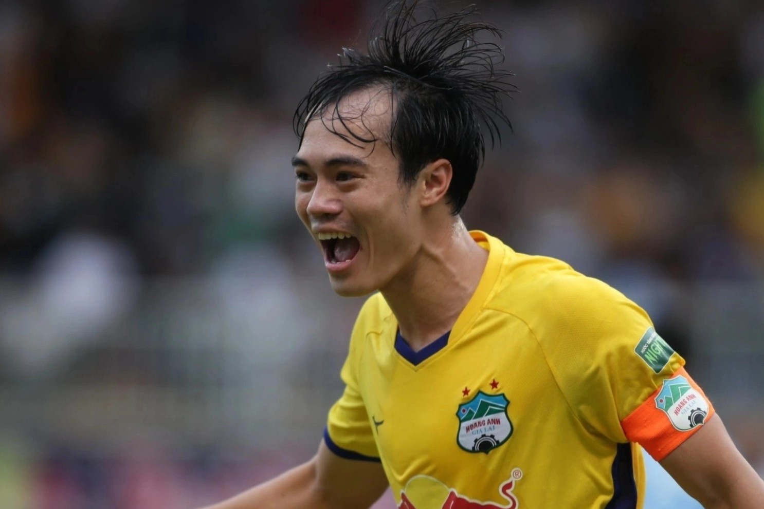 HLV Kiatisuk: Khi lam doi truong, Van Toan co them trach nhiem hinh anh