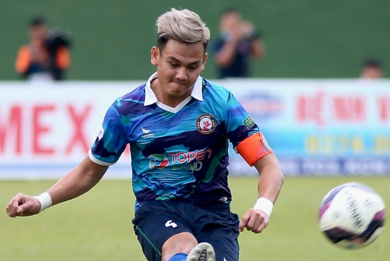 Ho Tan Tai toa sang giup Binh Dinh thang Binh Duong hinh anh