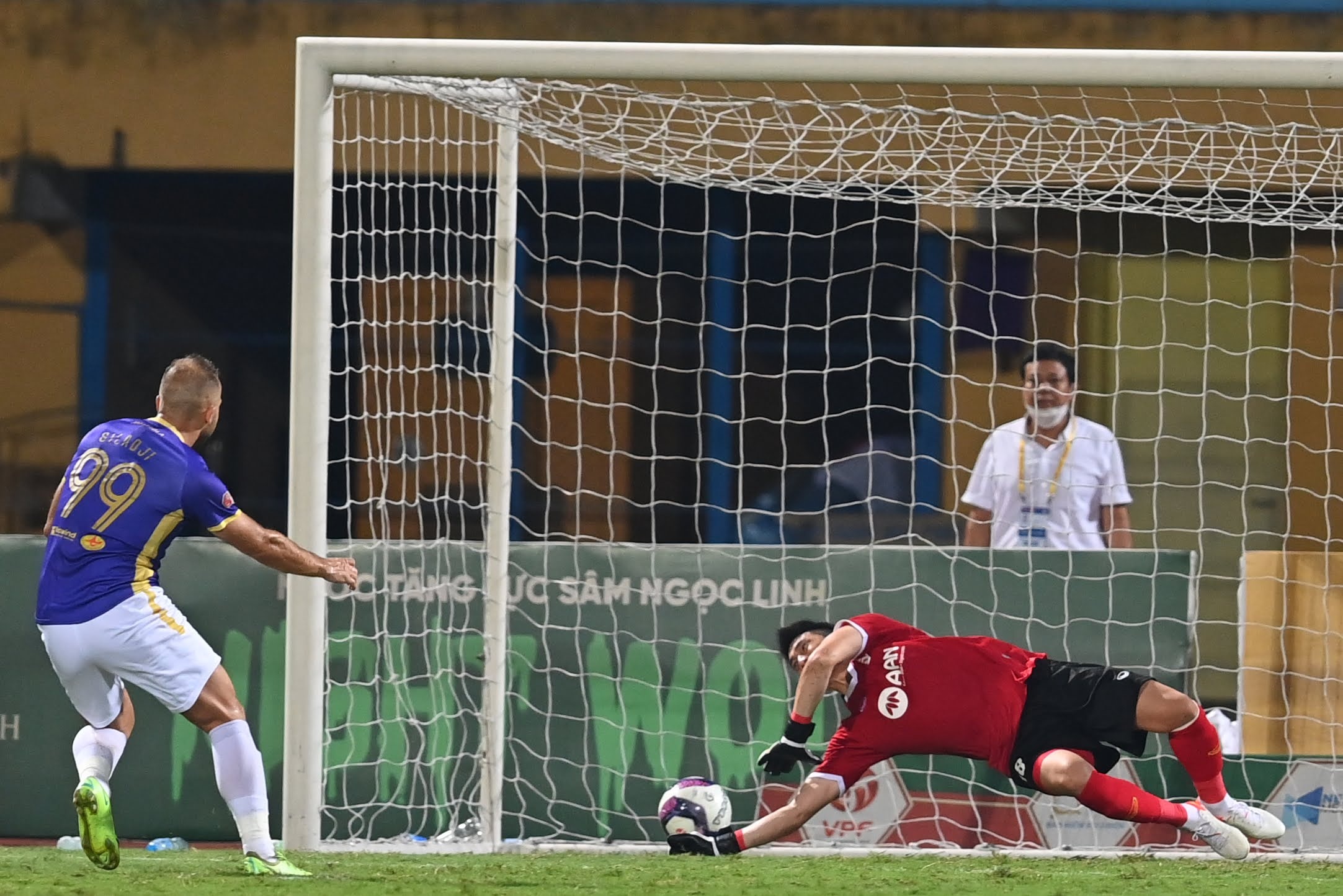 ha noi 2-1 slna anh 5