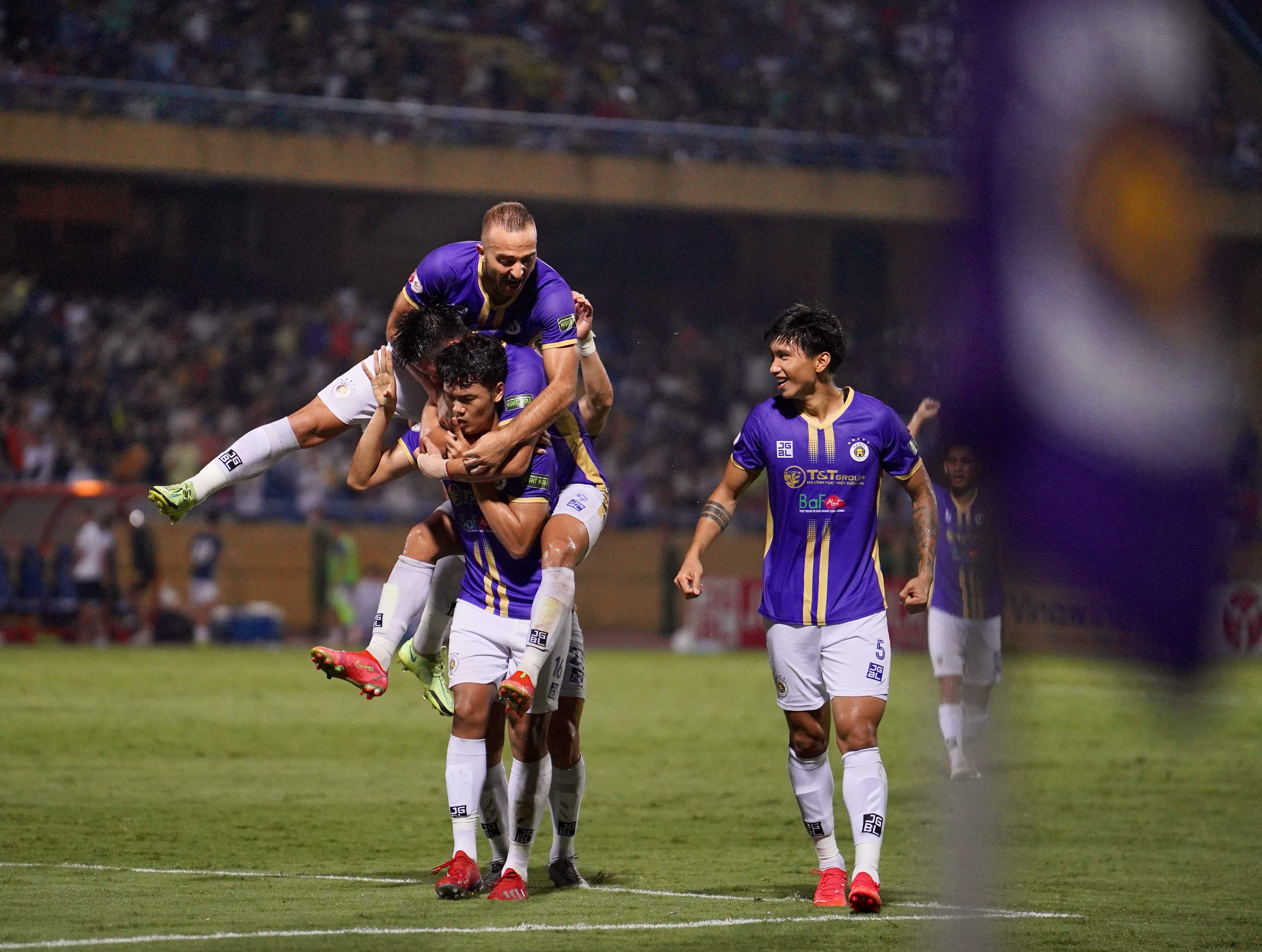 ha noi 2-1 slna anh 8