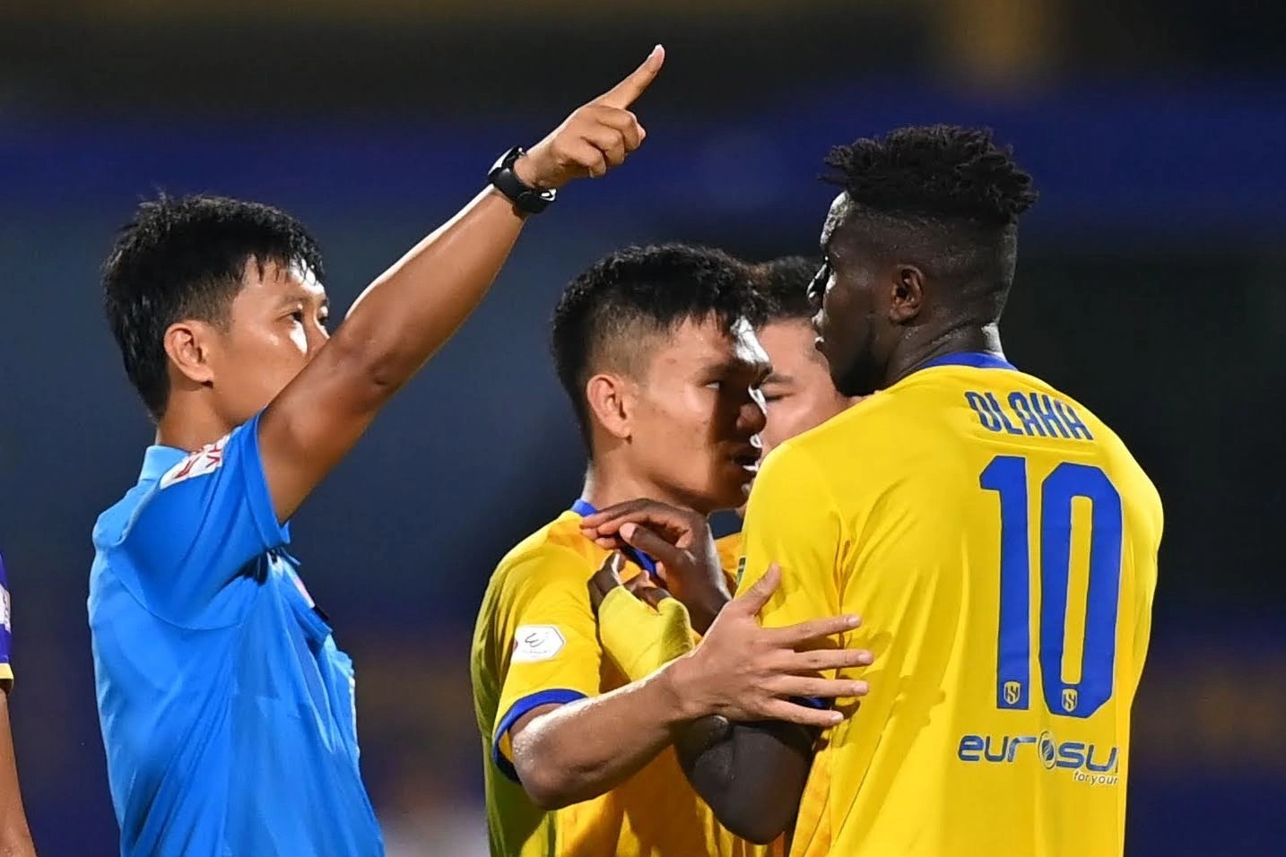 2 tinh huong dinh doat so phan SLNA truoc CLB Ha Noi hinh anh