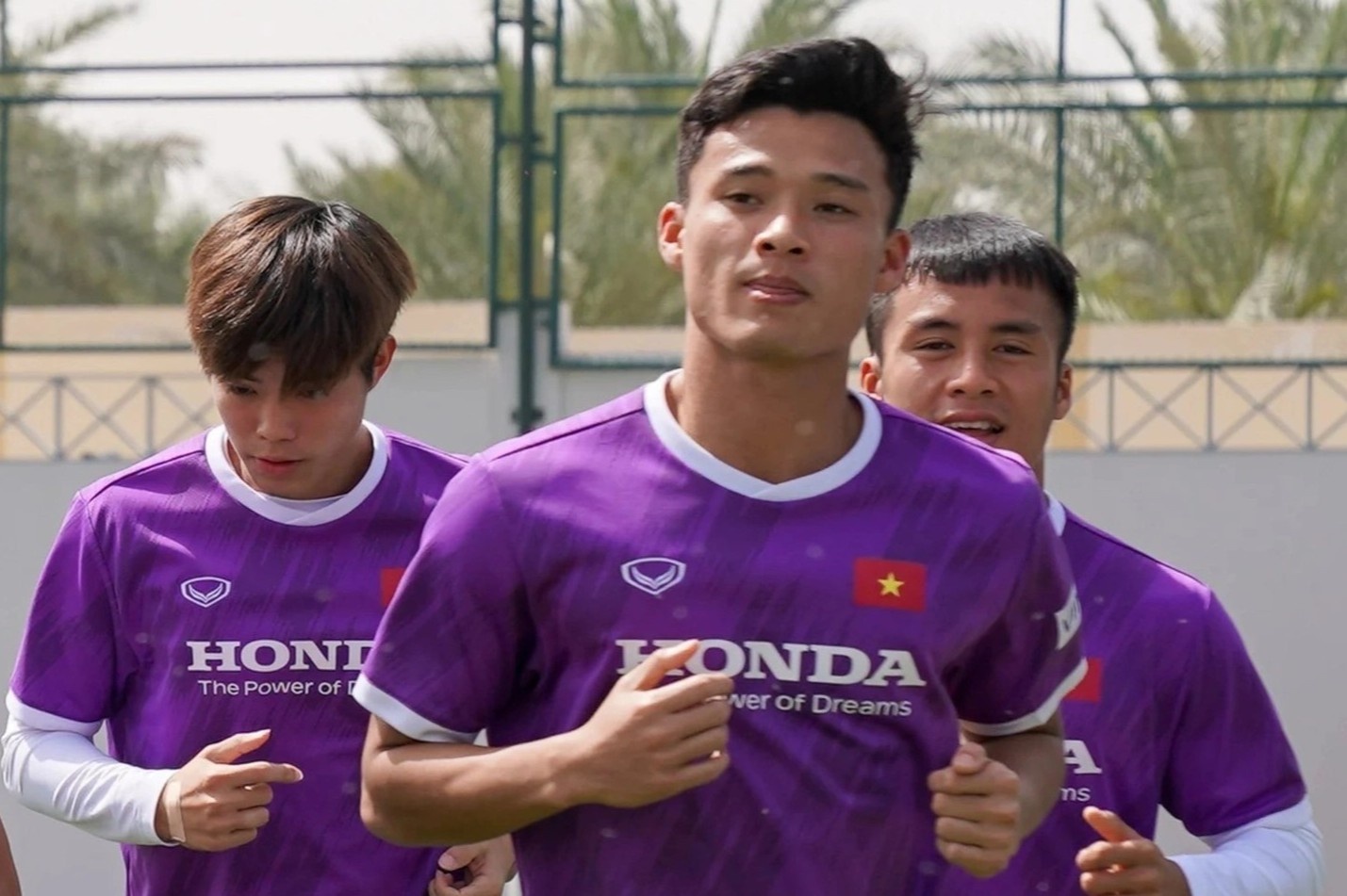 CLB Ha Noi gui tuyen thu U23 Viet Nam xuong hang Nhat hinh anh