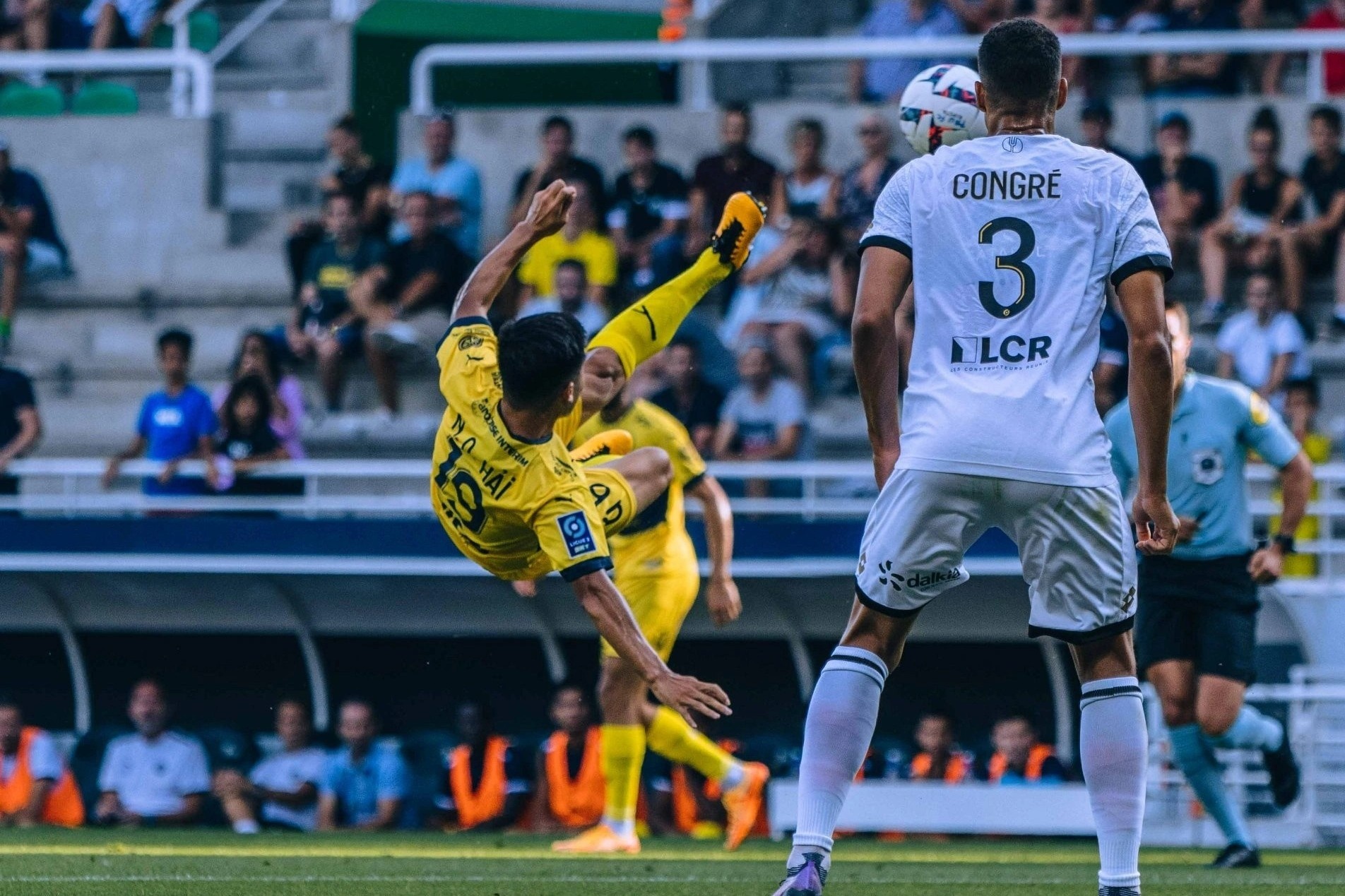 Nha bao Phap: ‘Hang cong cua Pau hieu qua hon truoc’ hinh anh