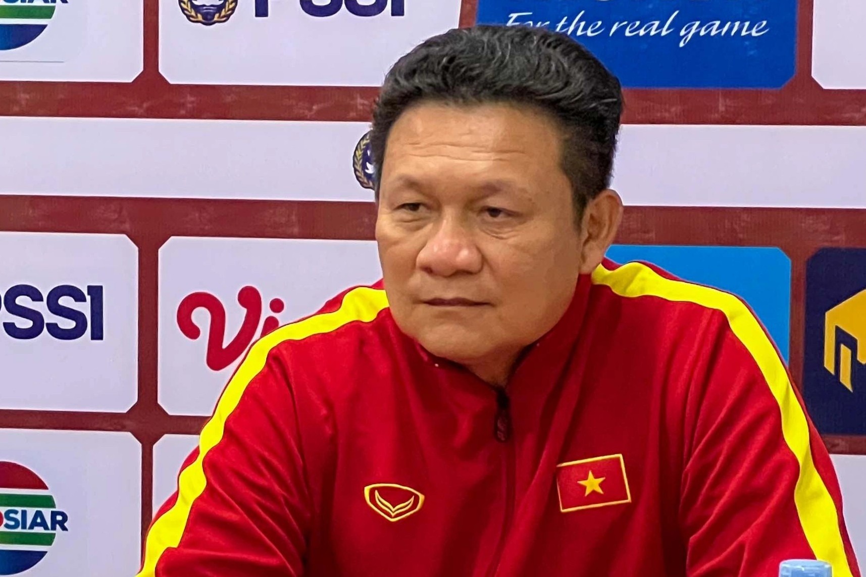 HLV U16 Viet Nam lo ngai co dong vien Indonesia hinh anh