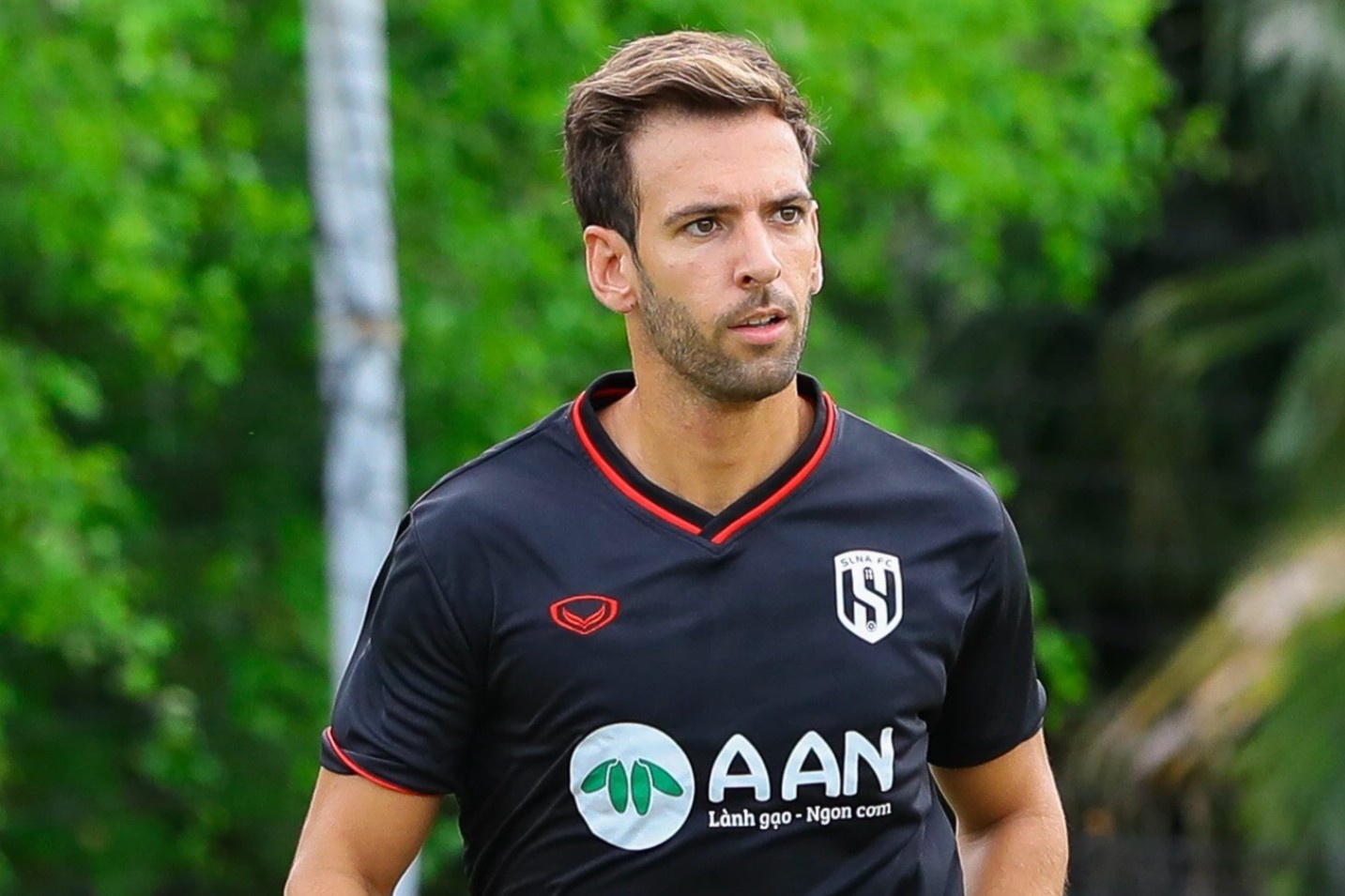 SLNA chieu mo cuu cau thu Villarreal hinh anh