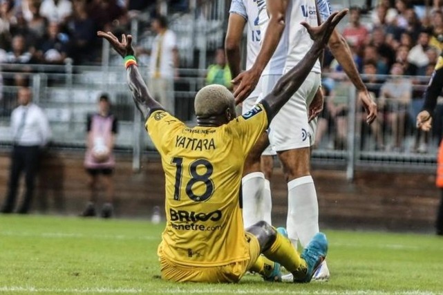 Bao Phap: ‘Kho bao chua cho that bai cua CLB Pau’ hinh anh