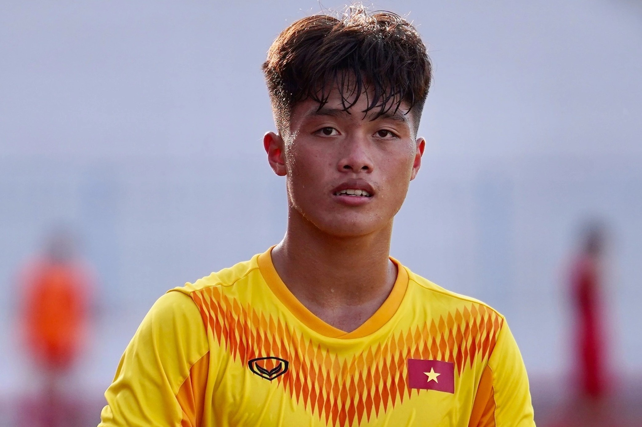 U20 Viet Nam thua doi dai hoc o Nhat Ban hinh anh