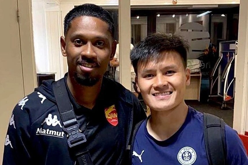 CLB CAHN chieu mo hau ve Viet kieu tung khoac ao U18 Phap hinh anh