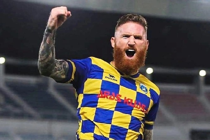 Malaysia nhap tich cau thu Anh truoc AFF Cup 2022 hinh anh