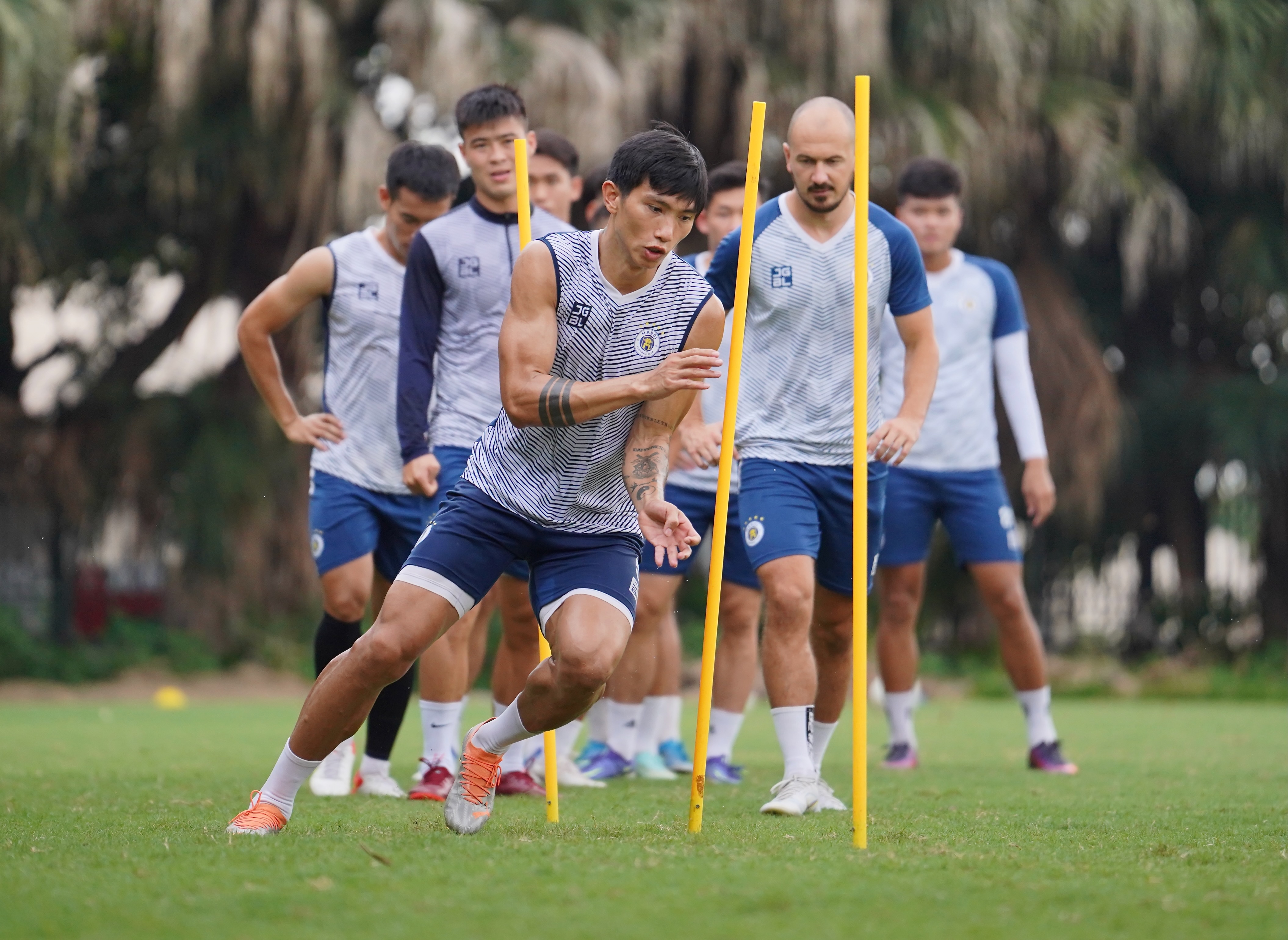 clb ha noi bi trom anh 1