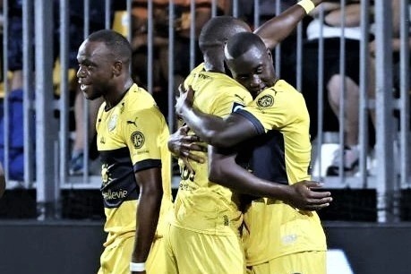 Quang Hai du bi ca tran trong chien thang dau tien cua Pau hinh anh