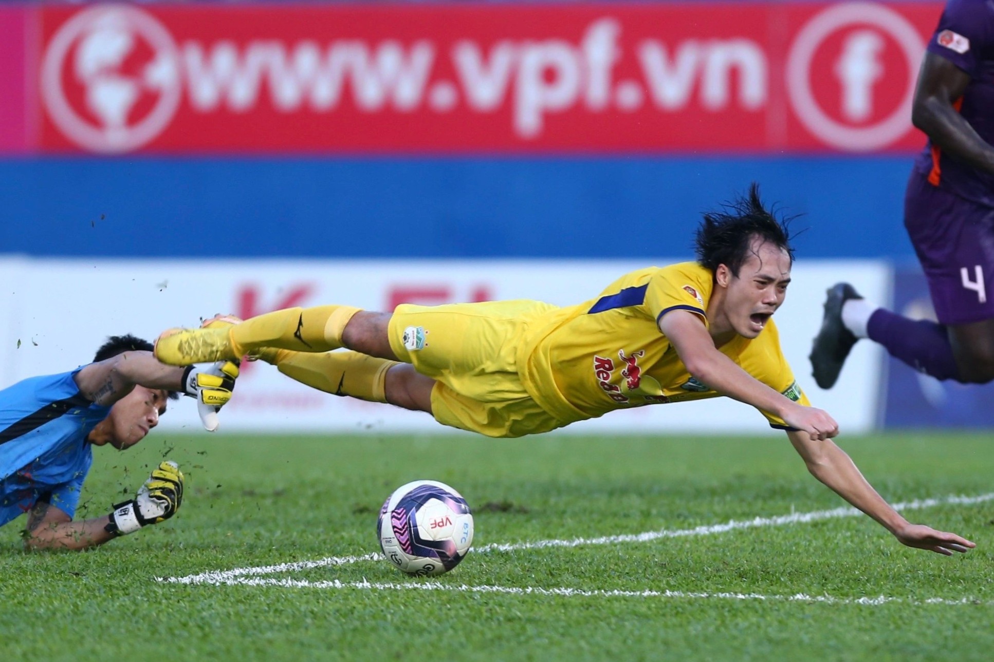 Ong Duong Van Hien: ‘Trong tai bat dung o tran Binh Duong - HAGL’ hinh anh