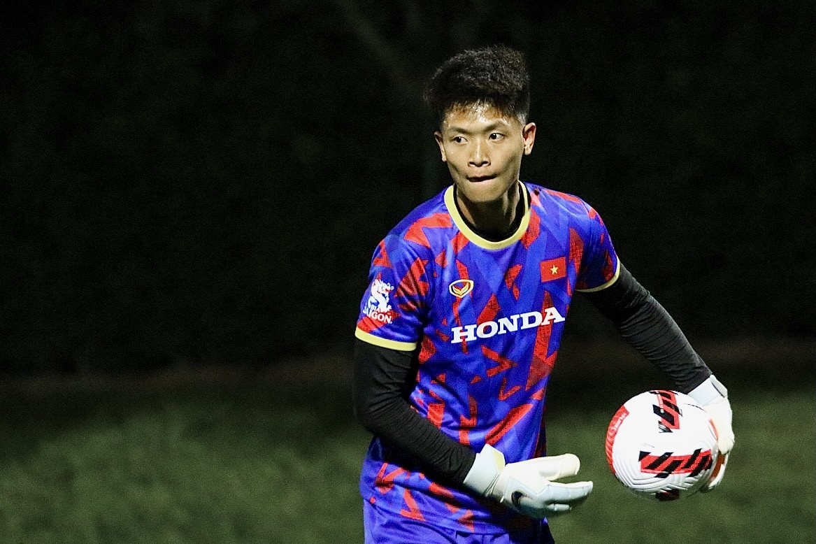 U23 Viet Nam lam quen bong thi dau Doha Cup hinh anh