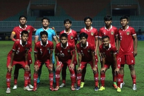 Bao Indonesia: 'Tham hai thay, doi tuyen con kem ca Lao' hinh anh