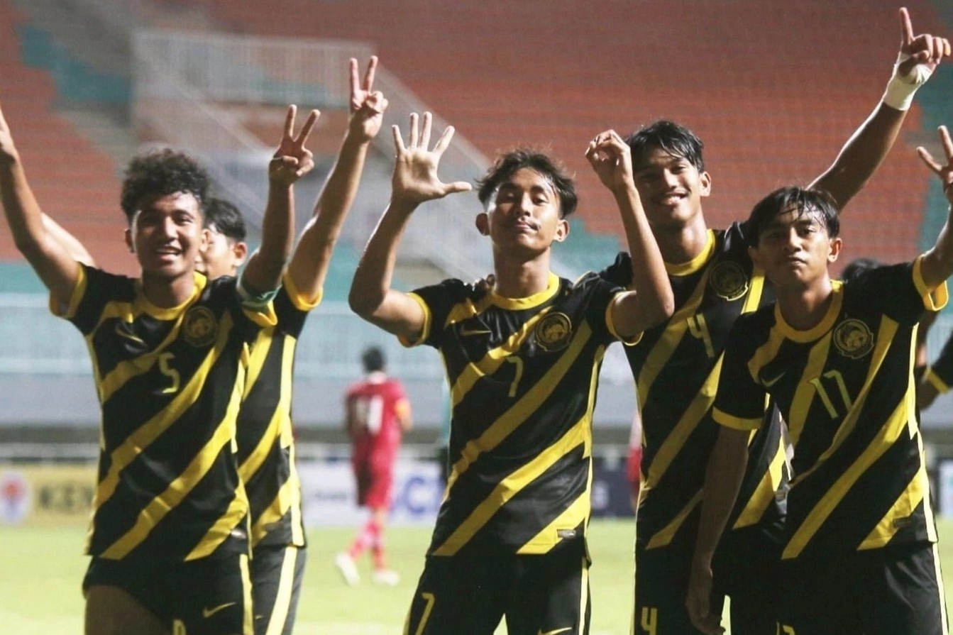 HLV Ong Kim Swee: 'Dung voi khen cong tac dao tao tre Malaysia' hinh anh