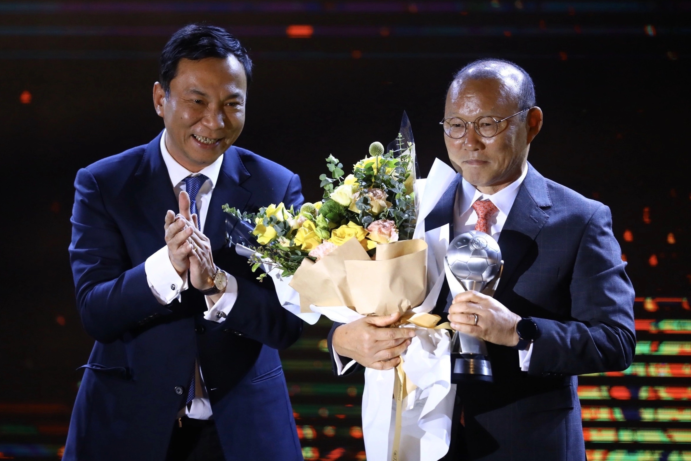 HLV Park co the dam phan hop dong voi VFF tuan nay hinh anh