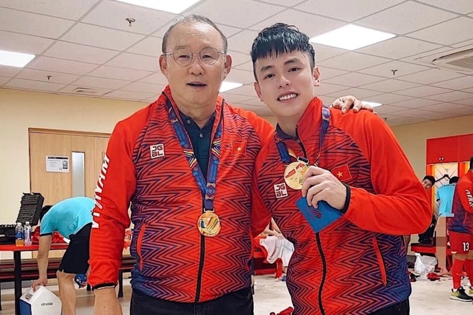 'Lam viec voi HLV Park, toi phai can than gap tram lan' hinh anh