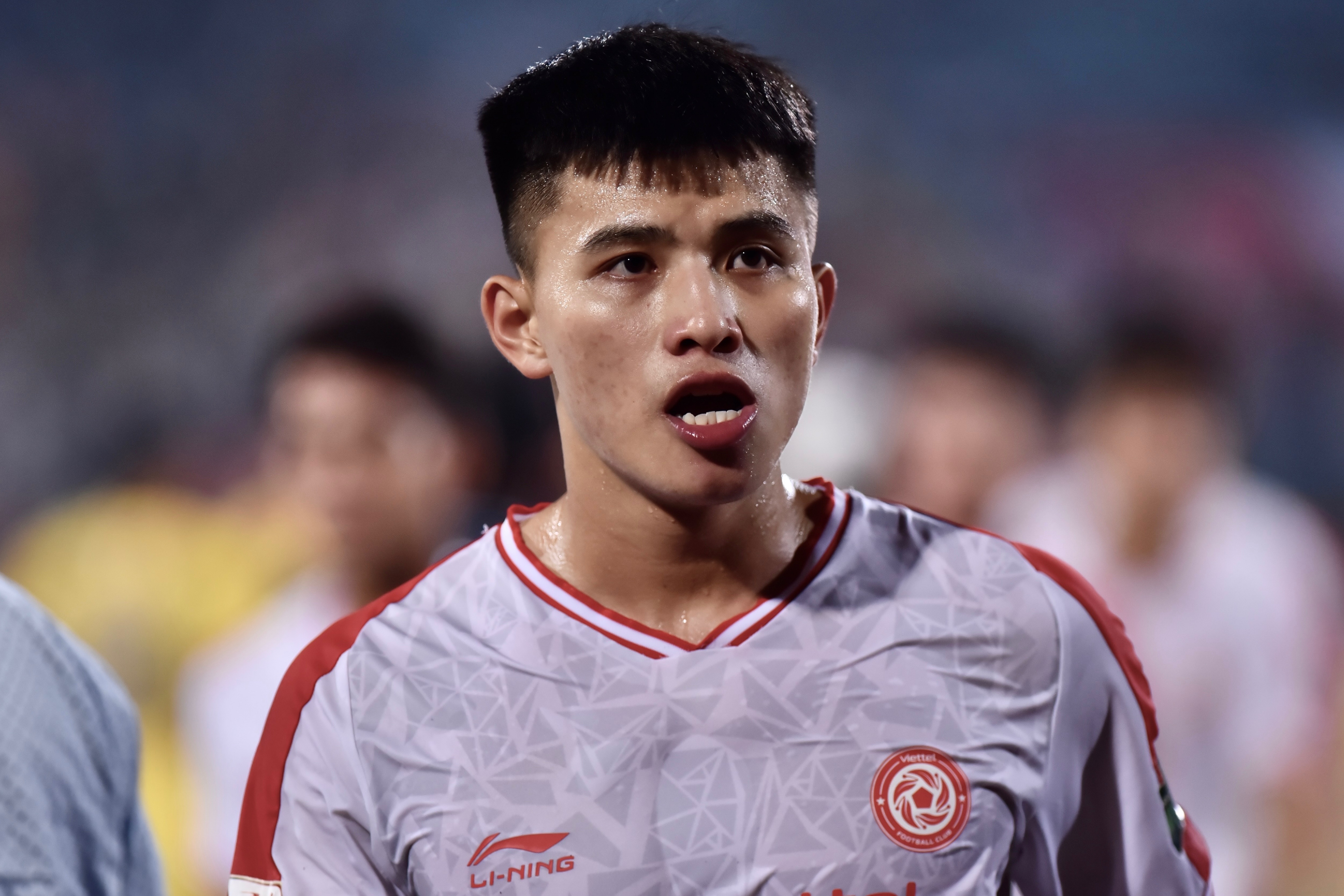 Dan sao HAGL bat luc truoc hang thu CLB Viettel hinh anh