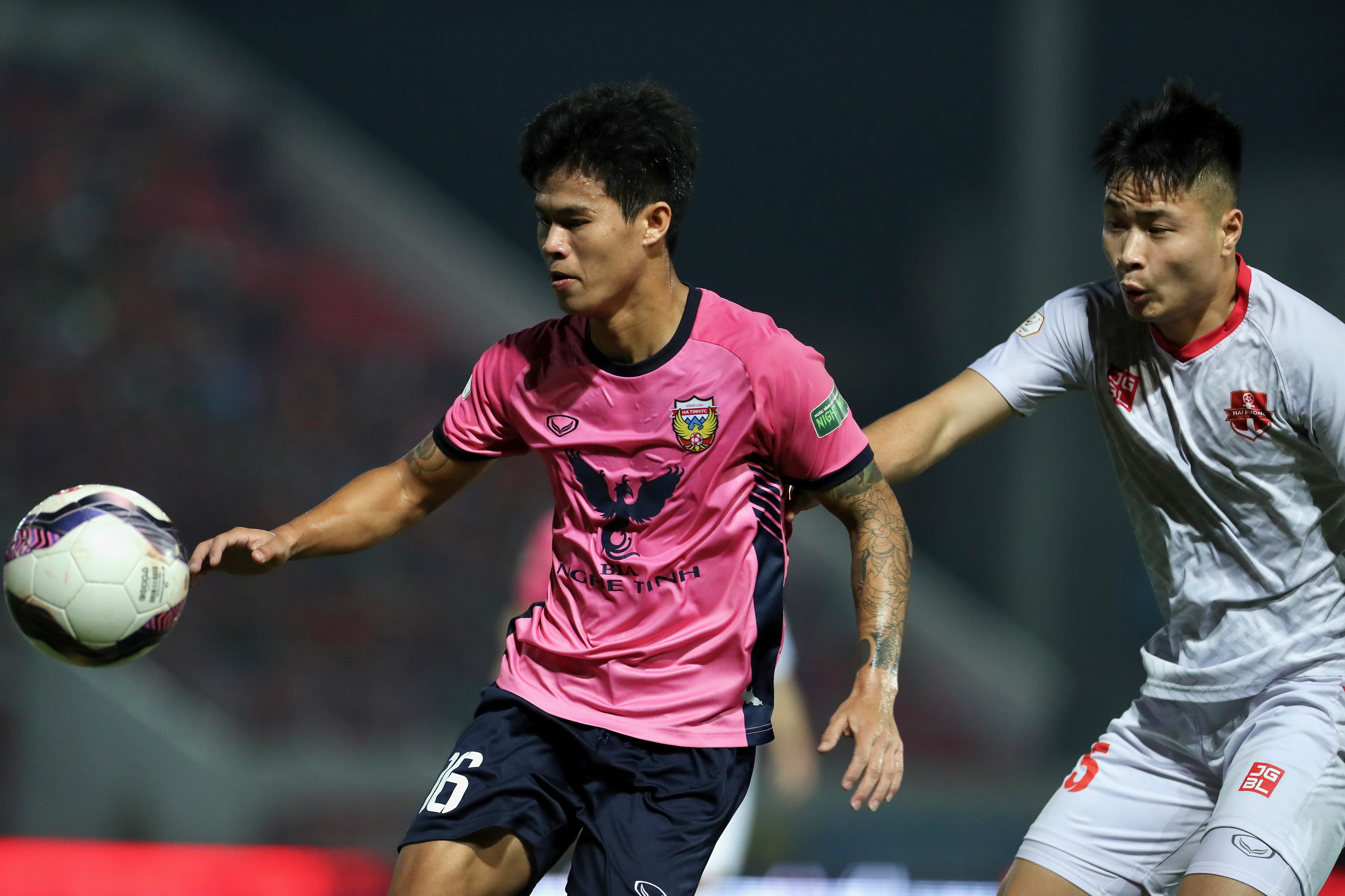 CLB Ha Tinh roi boi vi khong co san tap hinh anh