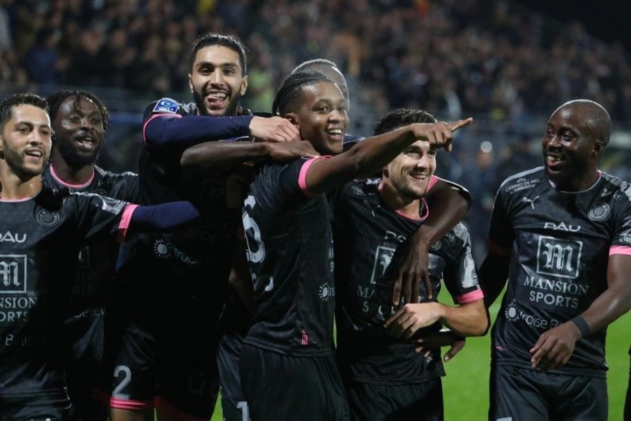 Quang Hai khong da phut nao trong chien thang cua CLB Pau hinh anh