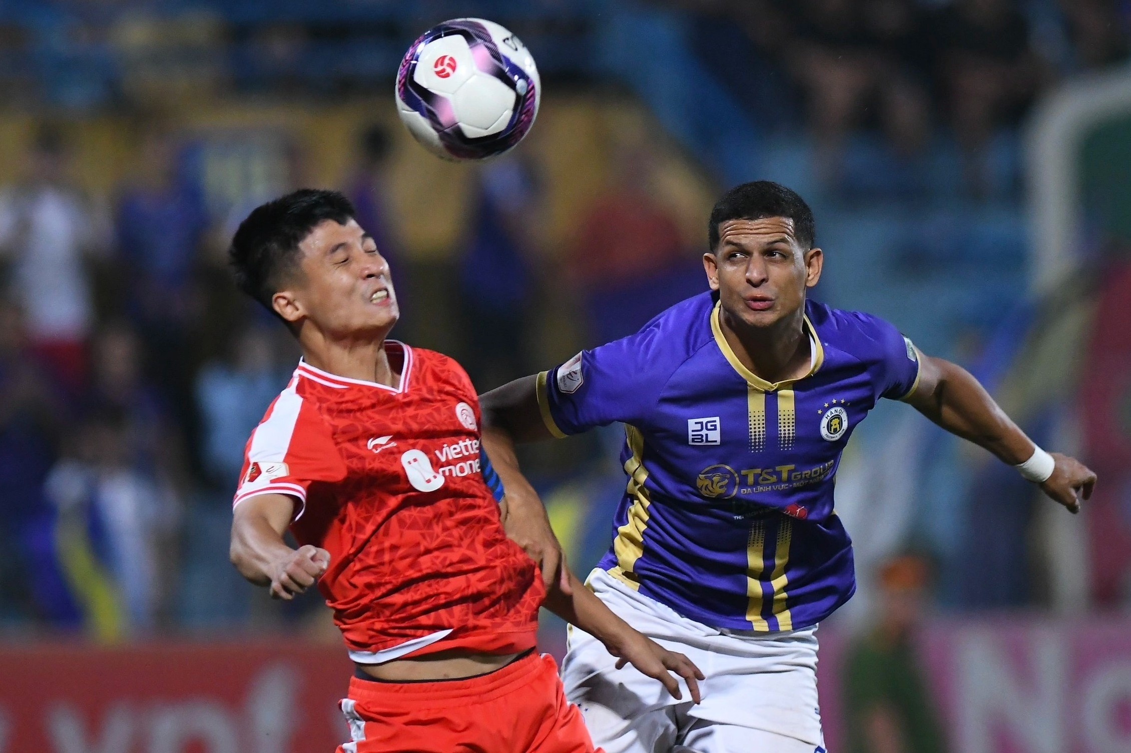 HLV CLB Ha Noi: 'Chung toi cung co luc bi xu ep' hinh anh