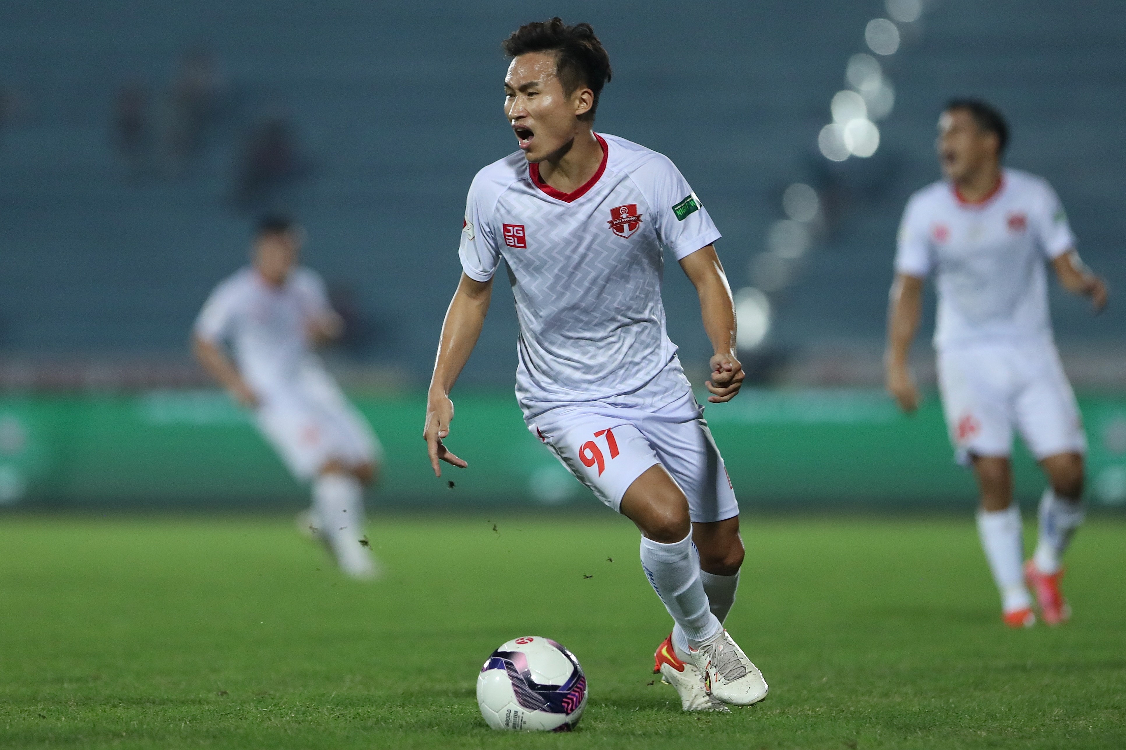 CLB Hai Phong len nhi bang V.League hinh anh