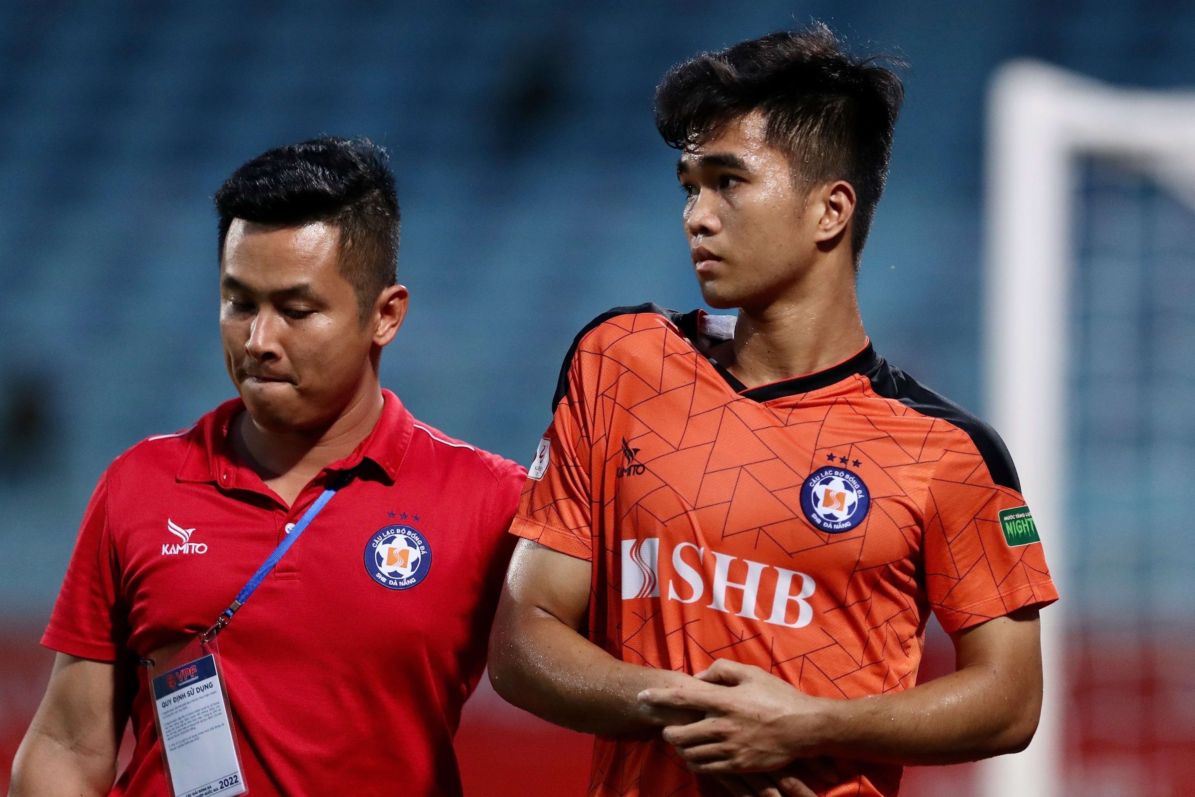 Pham Dinh Duy chan thuong truoc ngay len tuyen Viet Nam hinh anh