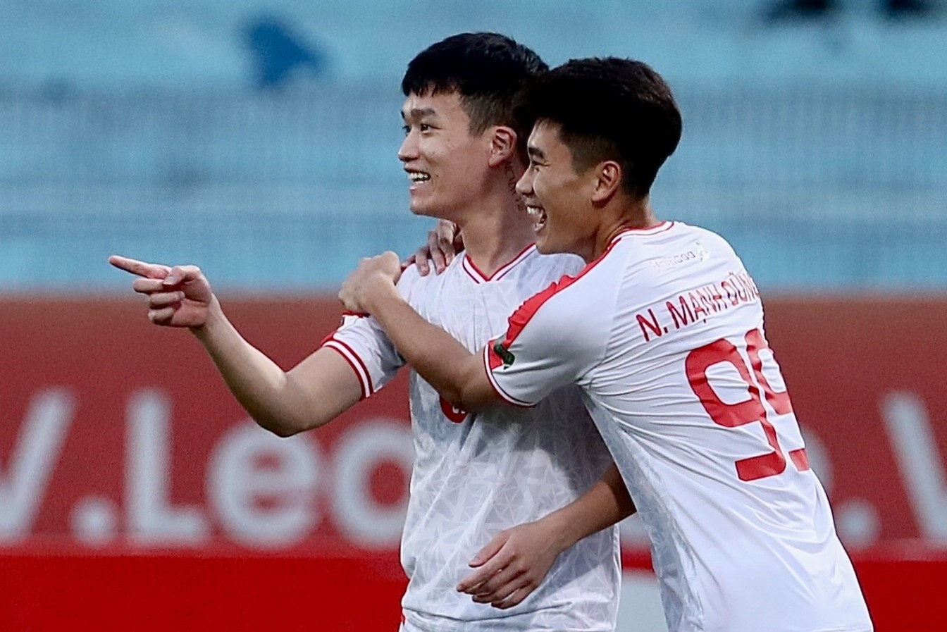 Hoang Duc toa sang truoc ngay len tuyen hinh anh