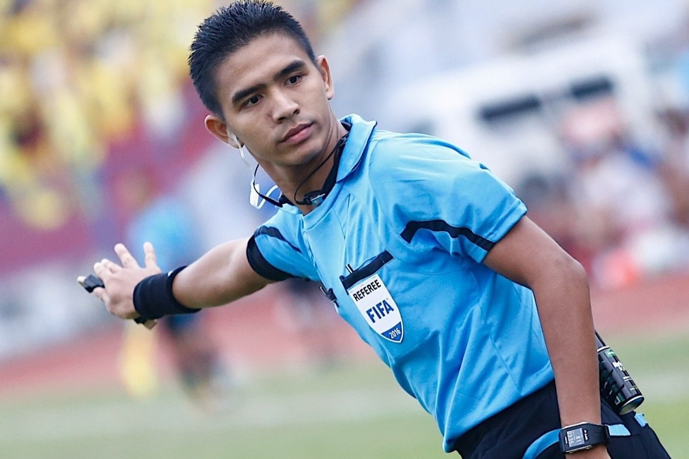 Trong tai Malaysia cam coi tran tuyen Viet Nam gap Dortmund hinh anh