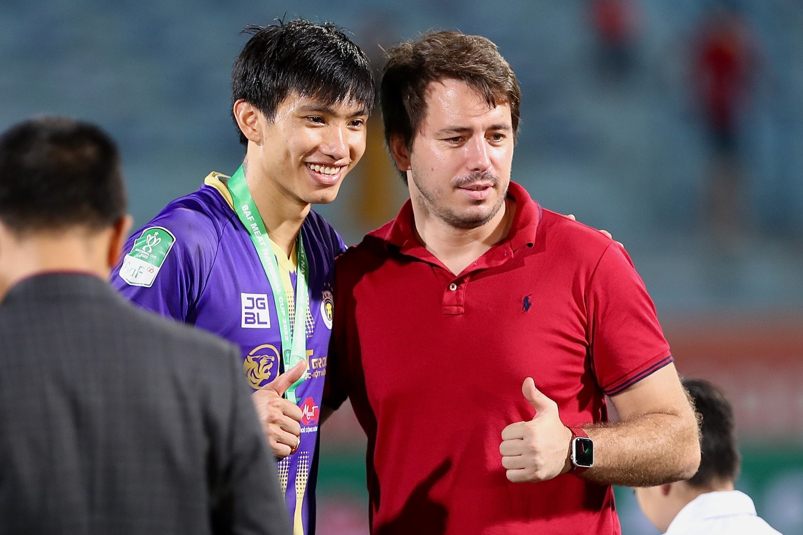 Dai dien Van Lam khen Van Hau hinh anh