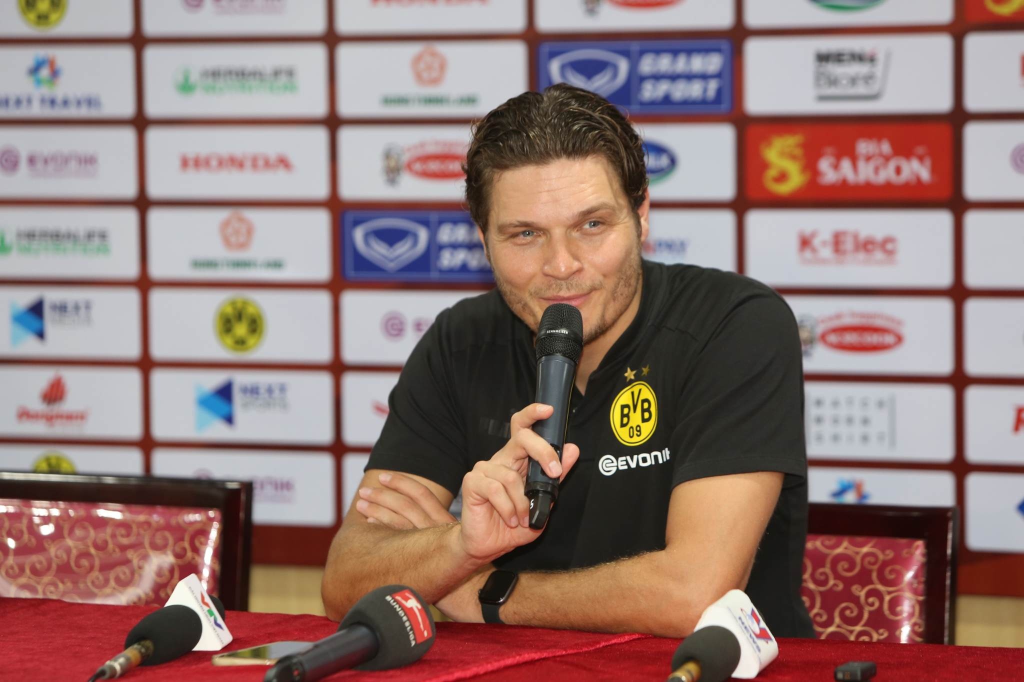 HLV Dortmund: 'Tuyen Viet Nam choi qua tot' hinh anh