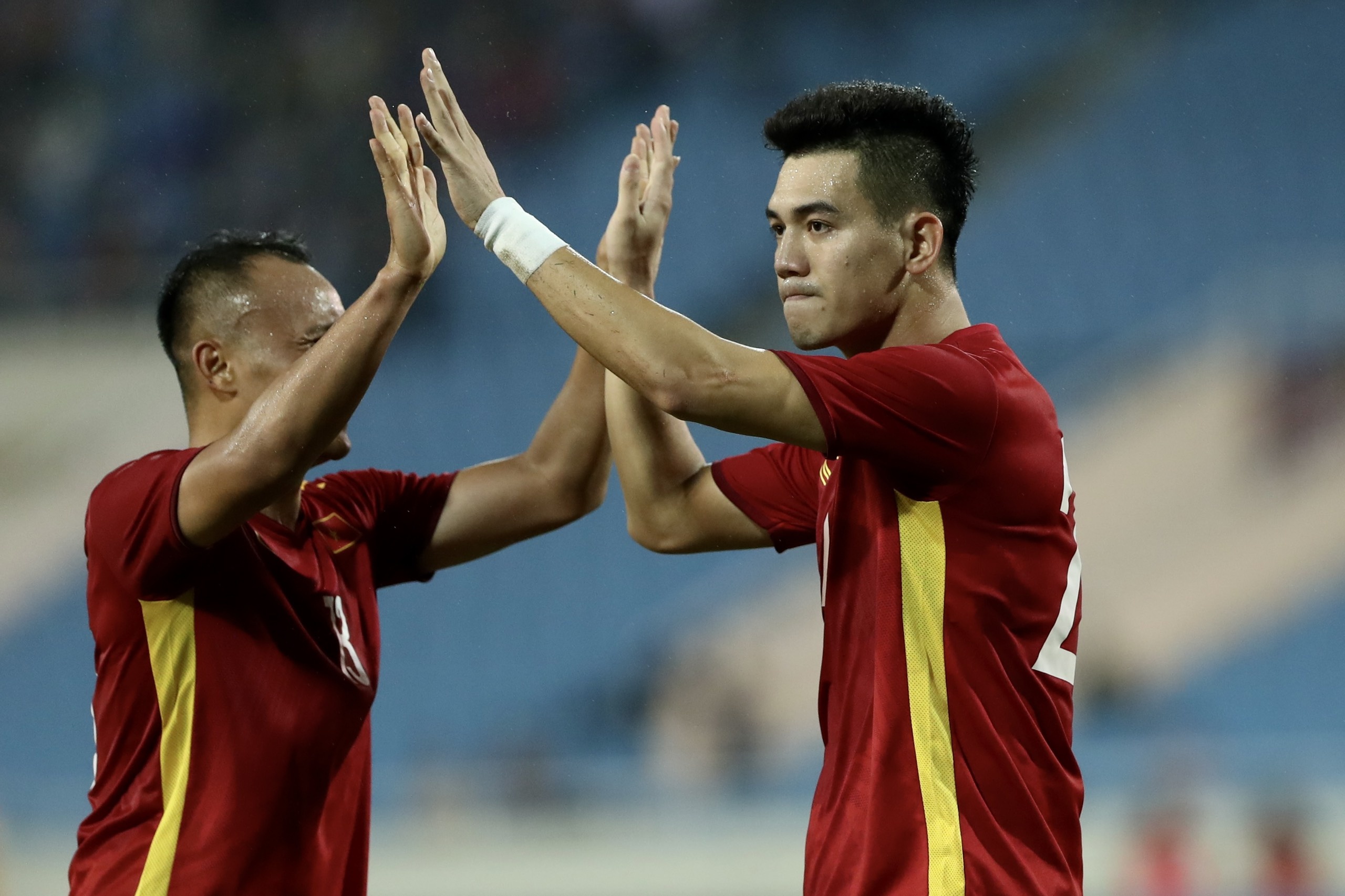 Vi sao Tien Linh bi loai truoc tran gap Hong Kong? hinh anh