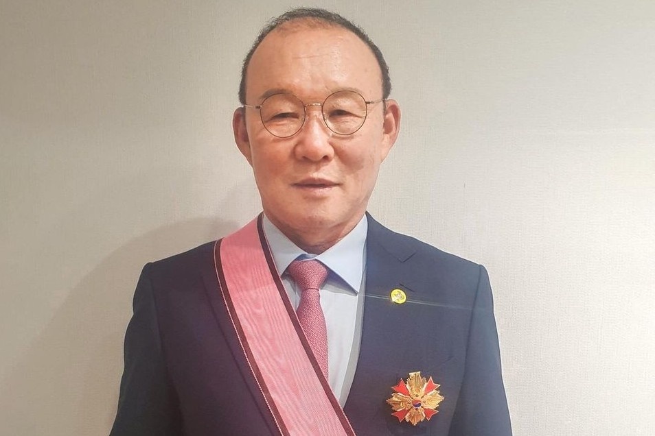 HLV Park phat bieu sau khi nhan huan chuong Heungin hinh anh