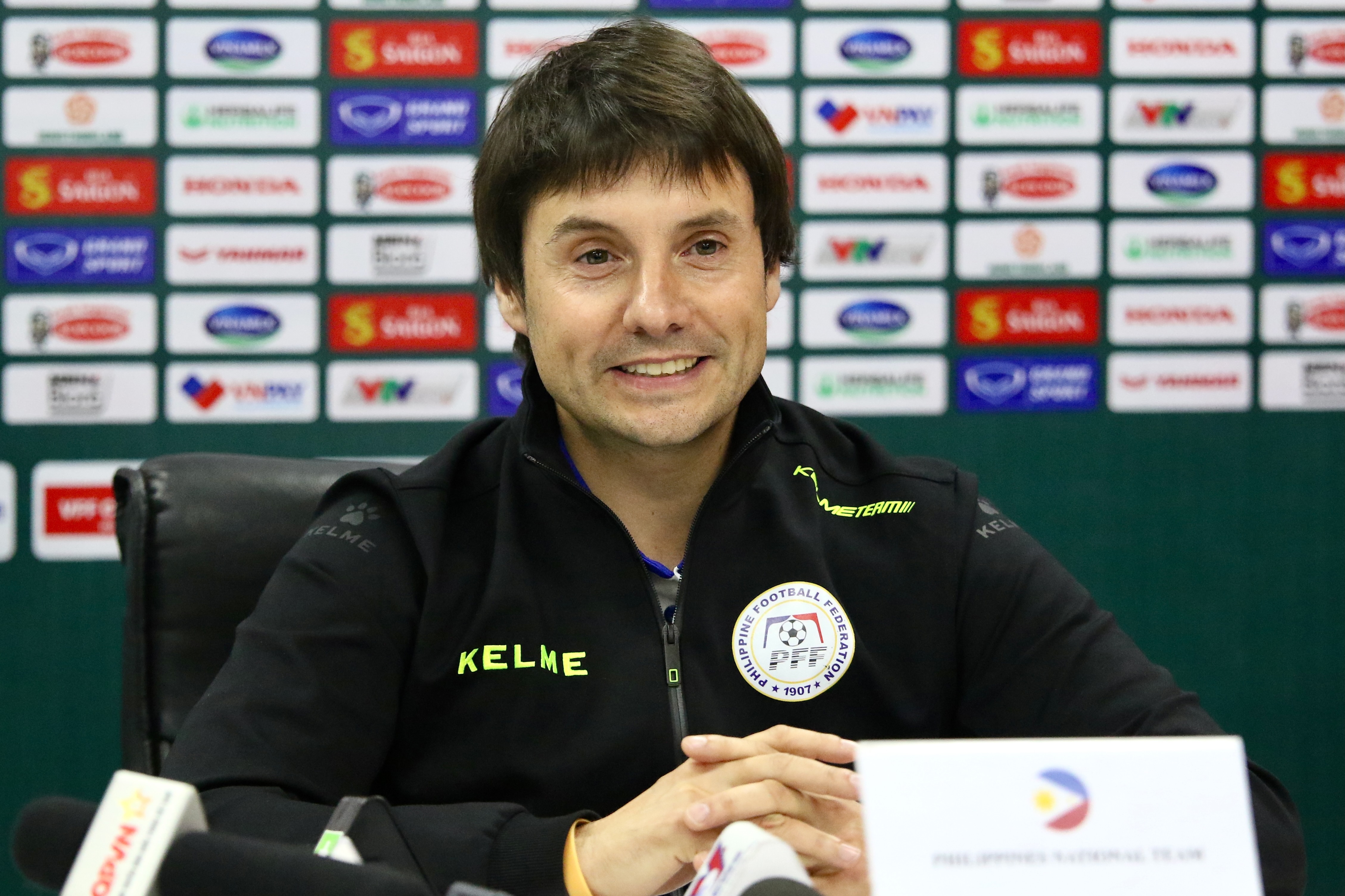 HLV tuyen Philippines noi gi sau tran thua Viet Nam hinh anh