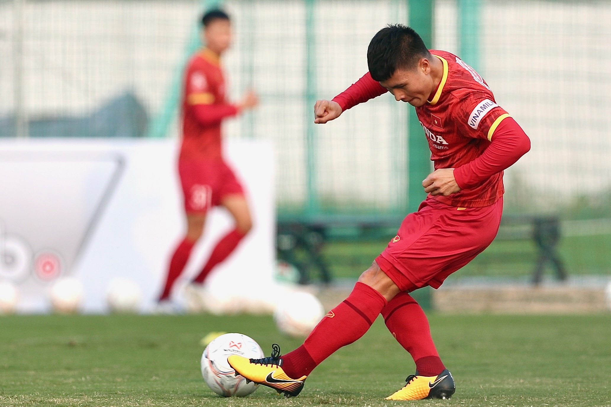 Quang Hai tap buoi dau tien voi tuyen Viet Nam hinh anh