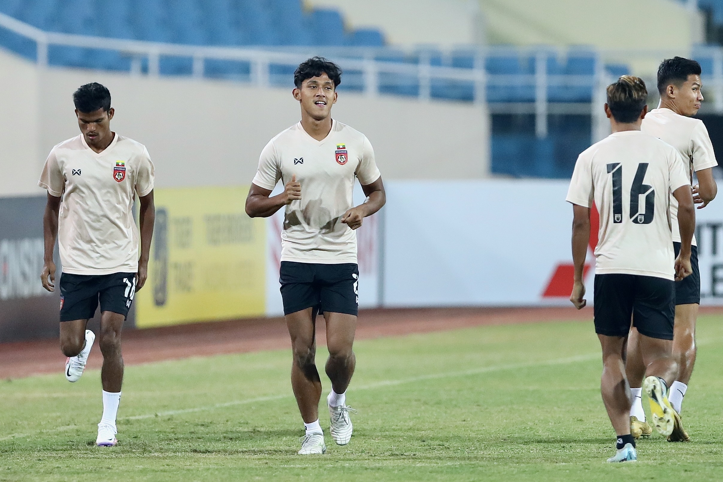 doi tuyen myanmar anh 7