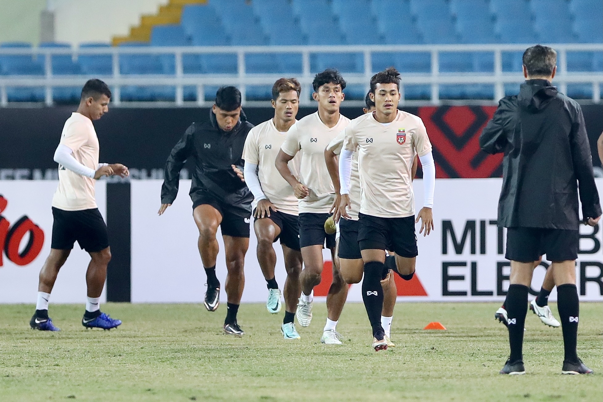 doi tuyen myanmar anh 8