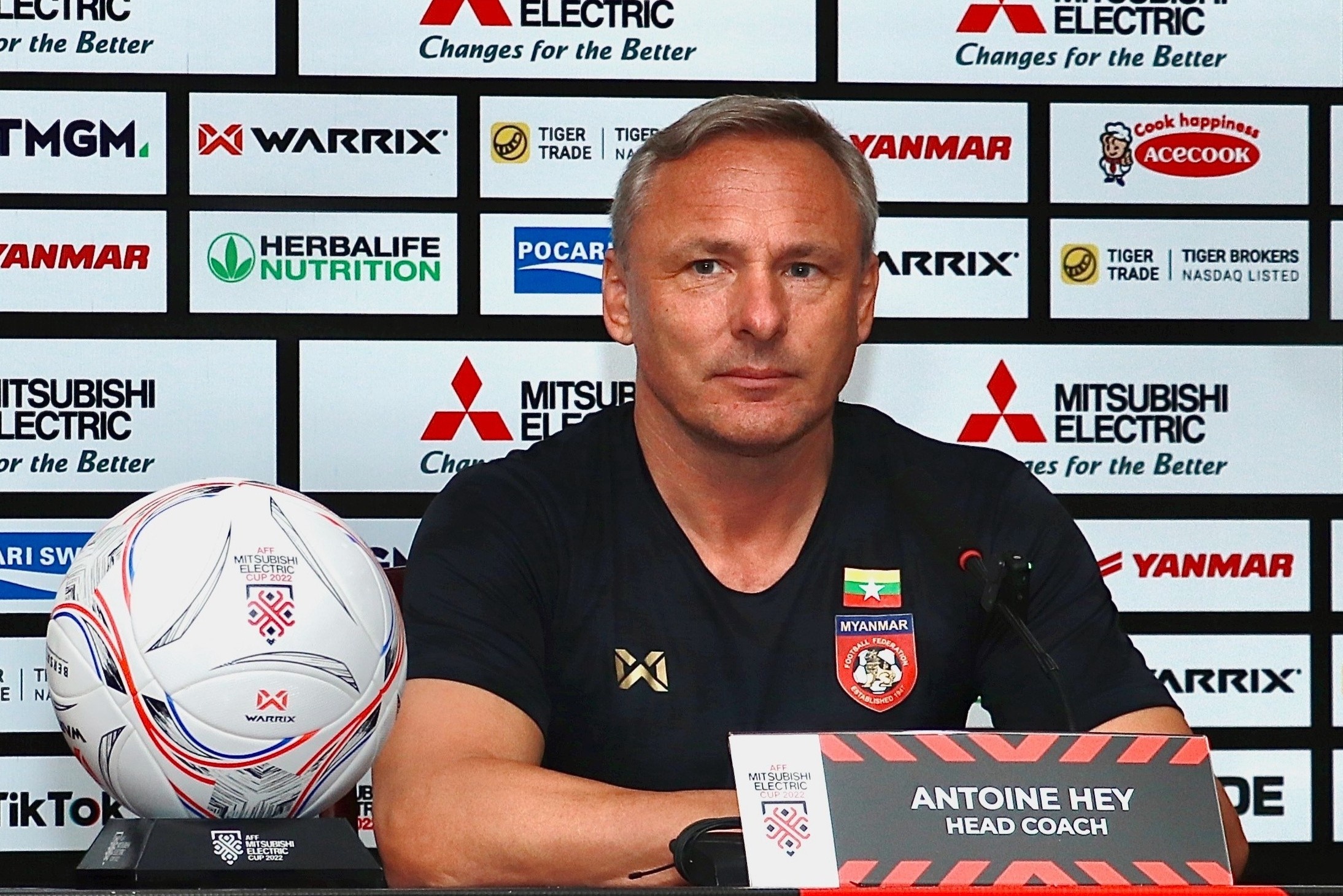 HLV Myanmar: Tuyen Viet Nam khong han thuc su tot, nhung van thang 3-0 hinh anh